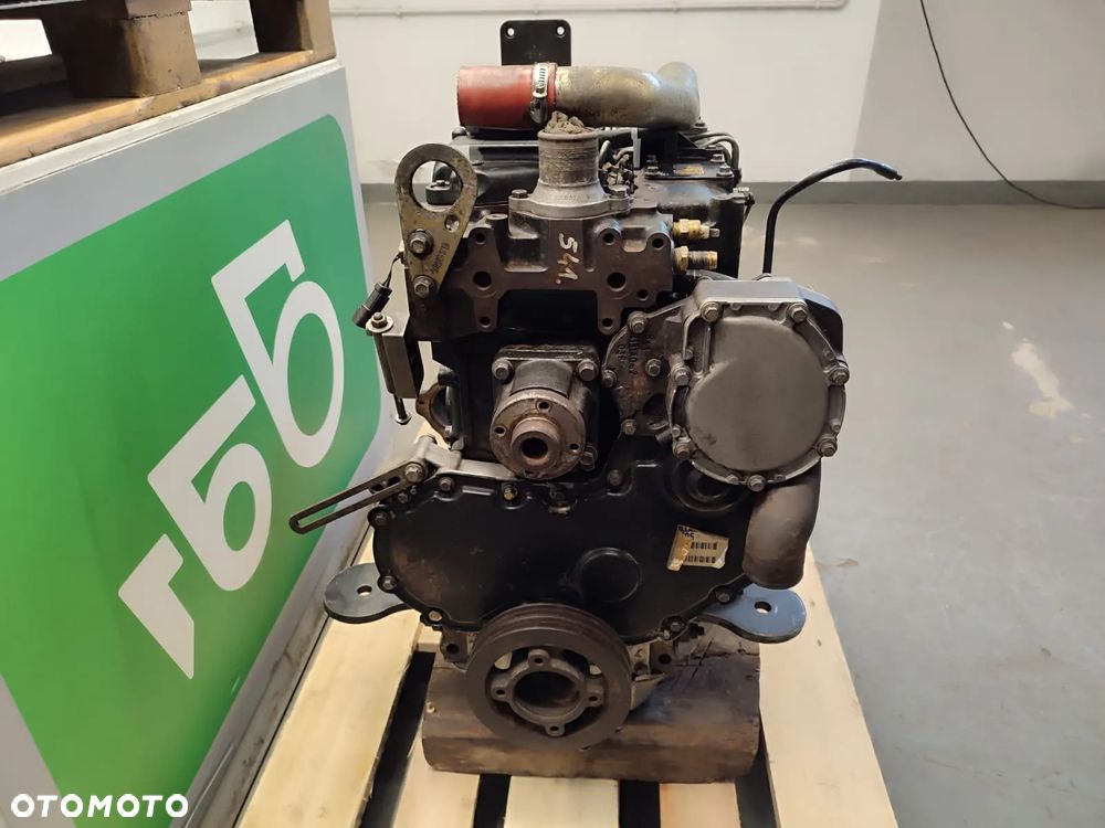 Silnik CAT 428C - 10