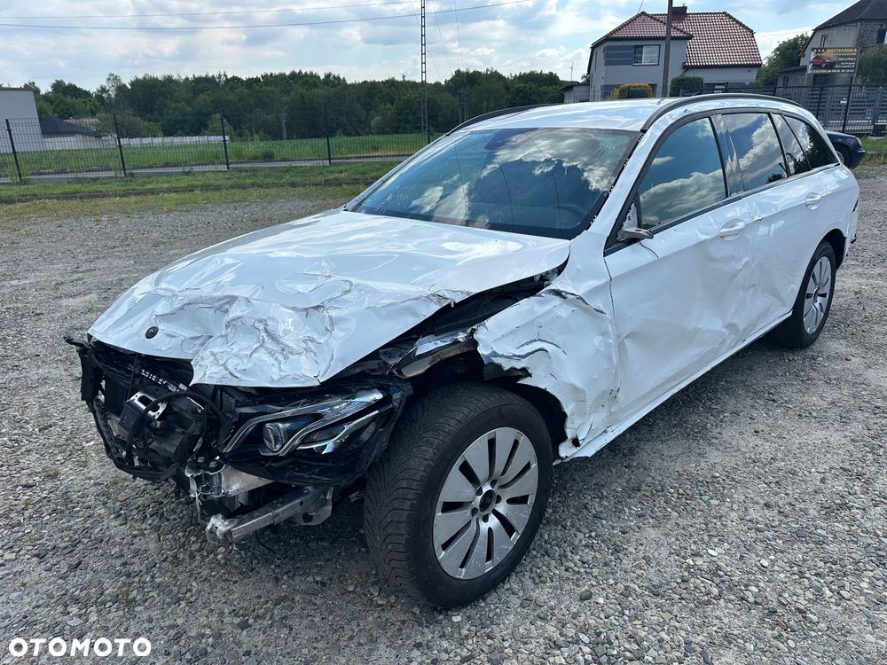 Mercedes-Benz Klasa E 220 d 4Matic 9G-TRONIC Avantgarde - 2