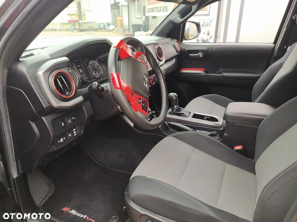 Toyota Tacoma - 11
