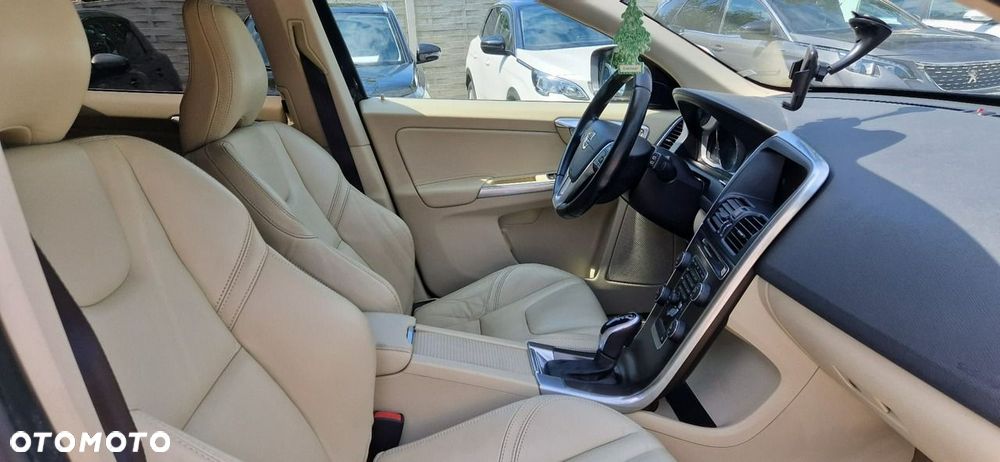 Volvo XC 60 D5 AWD Geartronic Summum - 37