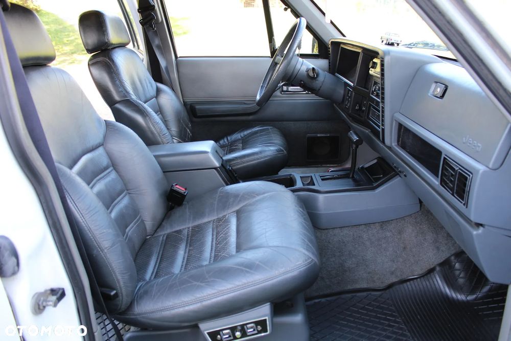 Jeep Cherokee 4.0 Limited - 23