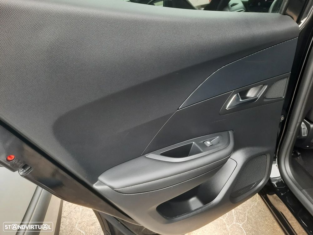 Peugeot 2008 1.2 PureTech Allure Pack - 29