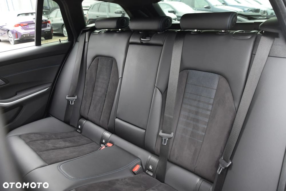 BMW Seria 3 320d xDrive Edition M Sport Shadow - 15