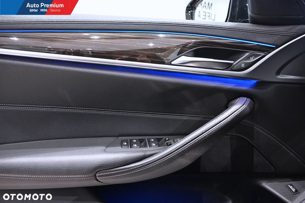 BMW Seria 5 520d xDrive - 12