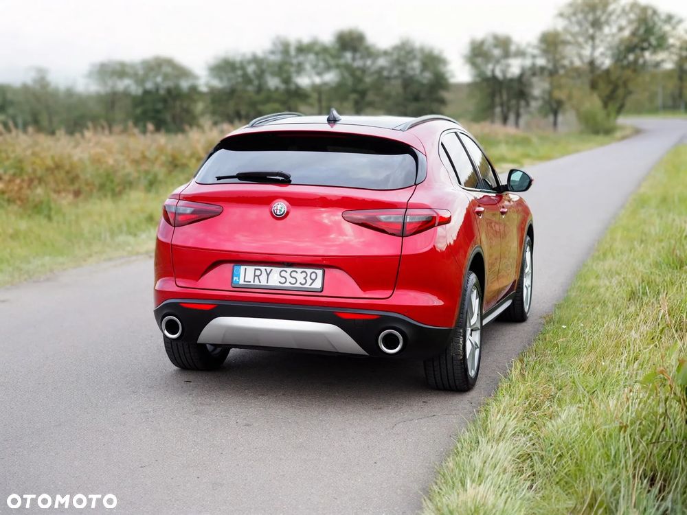 Alfa Romeo Stelvio 2.0 Turbo 16V AT8-Q4 Ti - 9