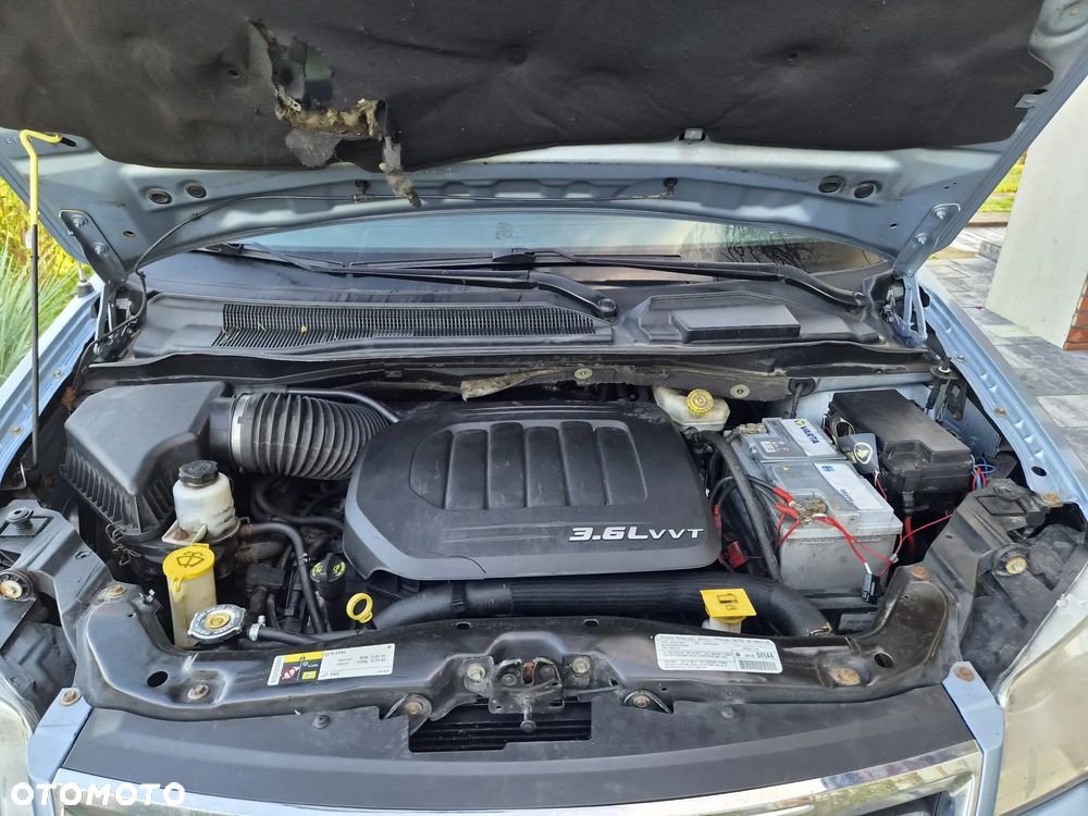 Chrysler Town & Country 3.6 Limited - 16