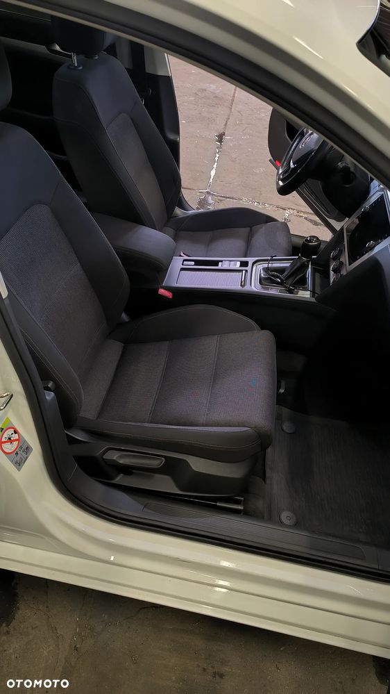 Volkswagen Passat - 15