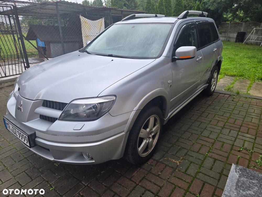 Mitsubishi Outlander - 1