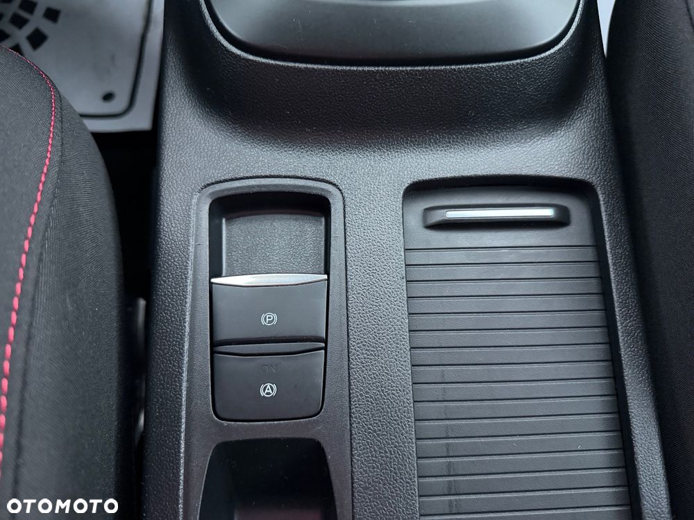 Ford Focus 1.5 EcoBlue Start-Stopp-System ST-LINE - 31