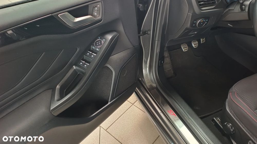 Ford Focus 1.5 EcoBoost ST-Line - 28