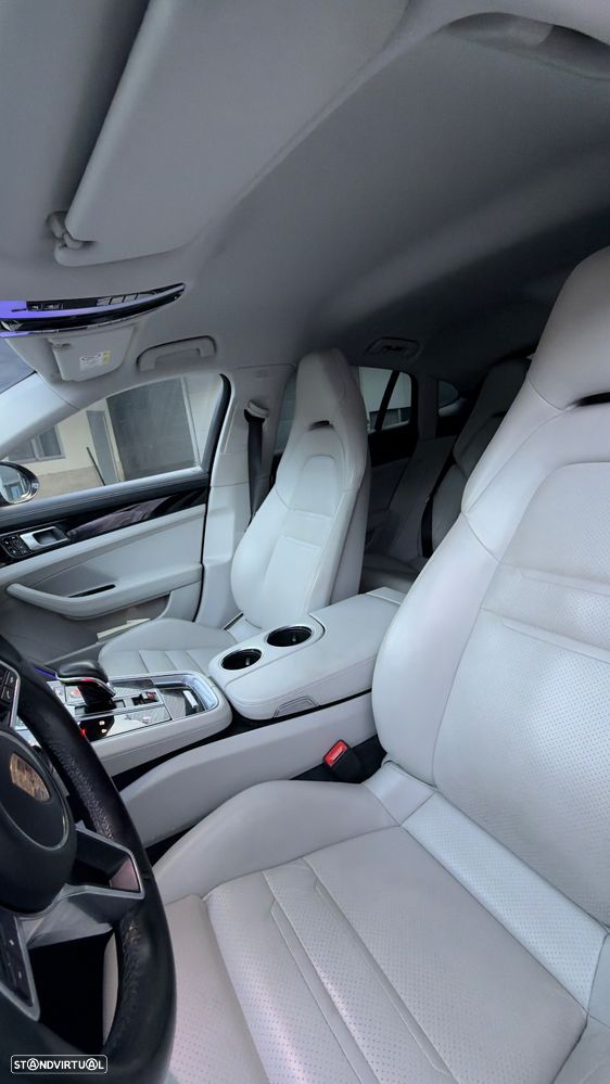 Porsche Panamera 4 E-Hybrid - 12
