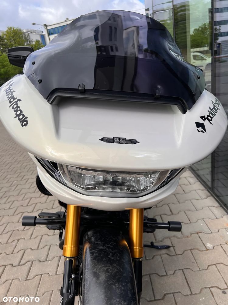 Harley-Davidson Touring Road Glide - 11