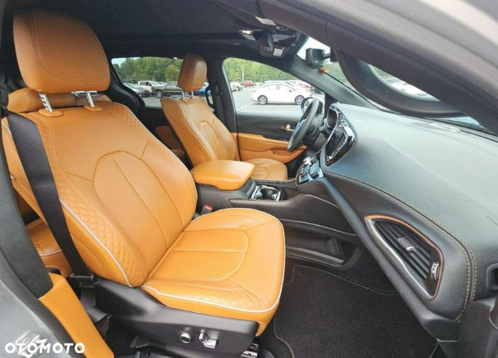 Chrysler Pacifica - 9