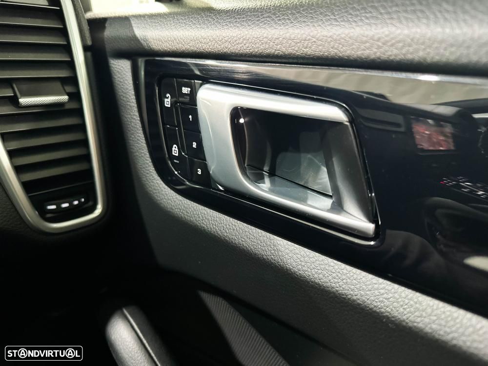 Porsche Cayenne Coupé E-Hybrid Platinum Edition - 35