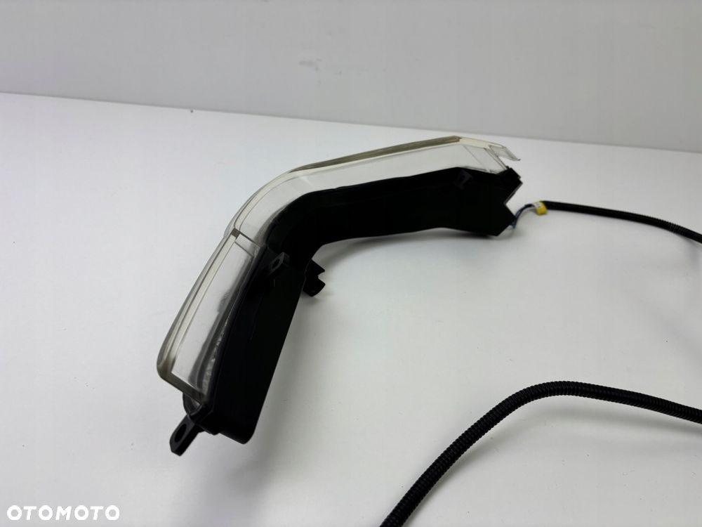 Przednia prawa lampa postojowa LED TGB Blade 550 600 Oryginał - 12