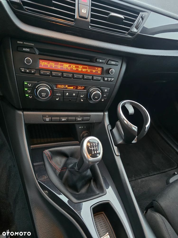 BMW X1 sDrive18d xLine - 13