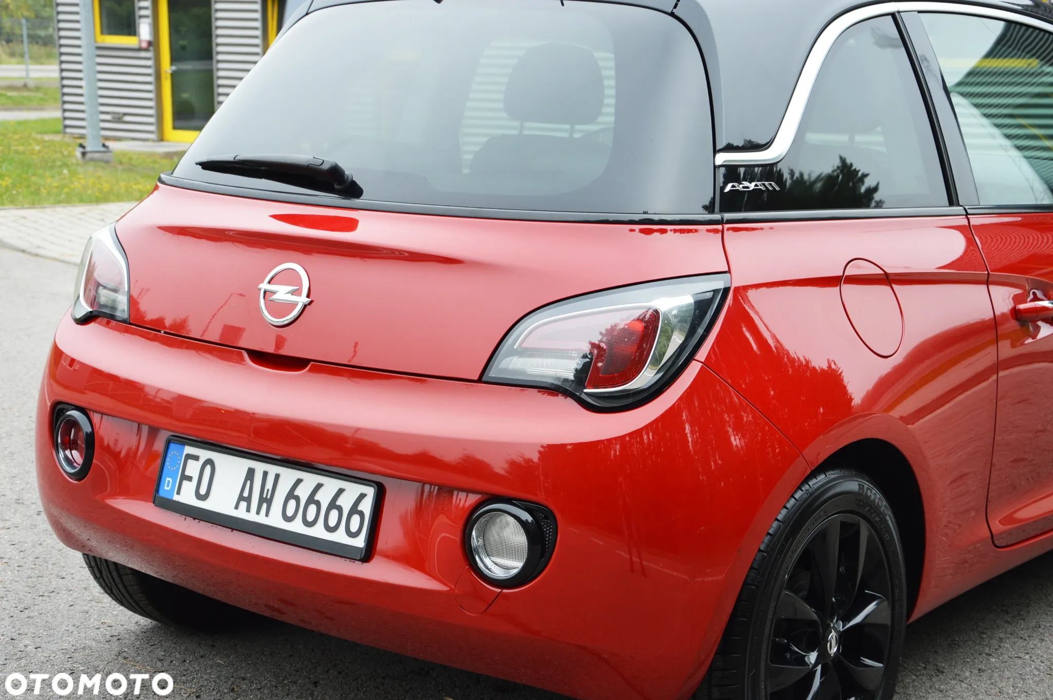 Opel Adam 1.2 Black Jack S&S - 12
