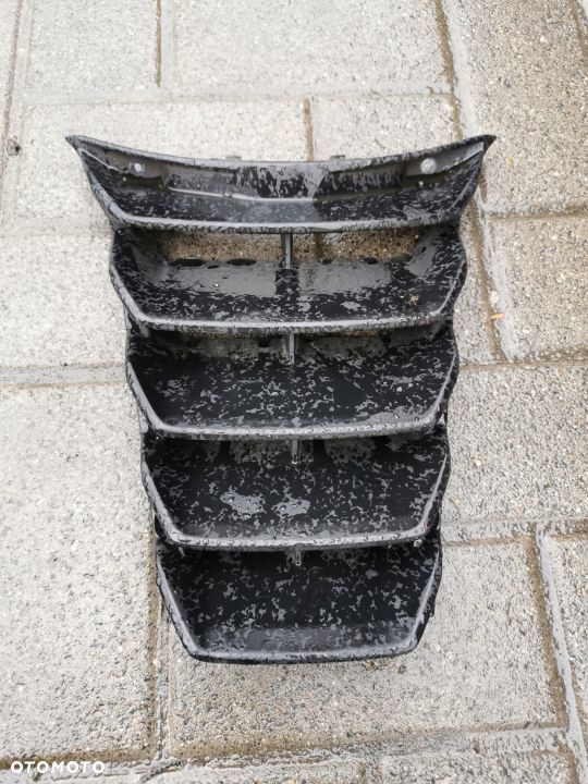 Grill  atrapa  PEUGEOT METROPOLIS 400 - 1