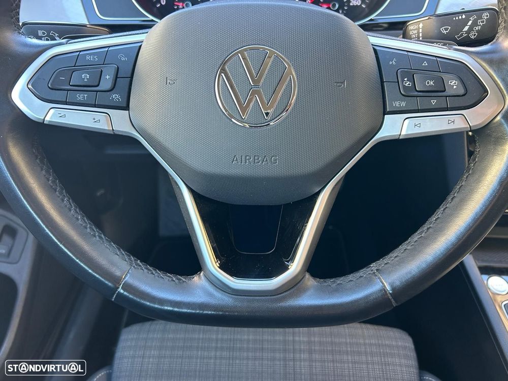 VW Passat Variant 2.0 TDi Business DSG - 37