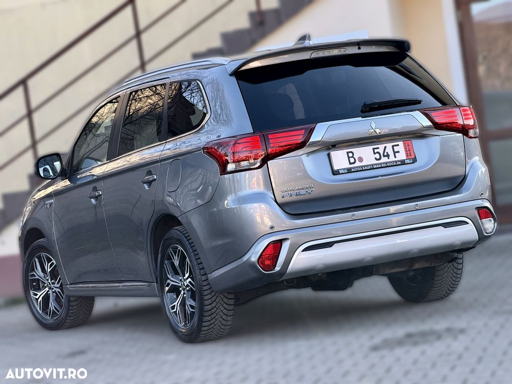 Mitsubishi Outlander - 40