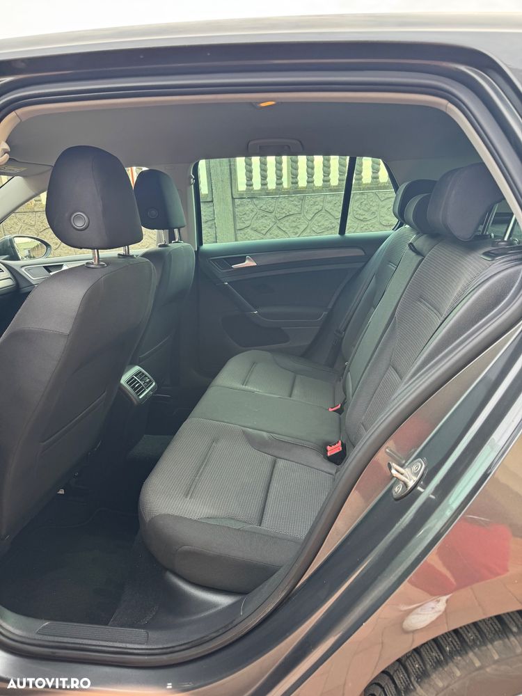 Volkswagen Golf - 11