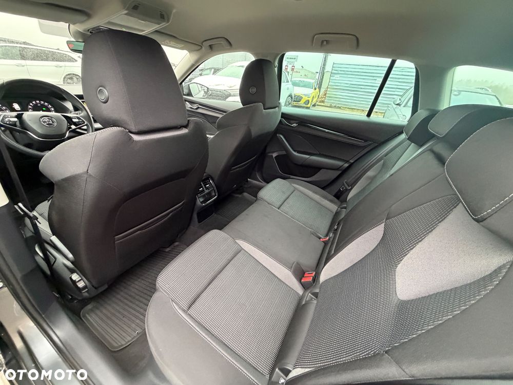 Skoda Octavia 2.0 TDI 4x4 Ambition DSG - 6