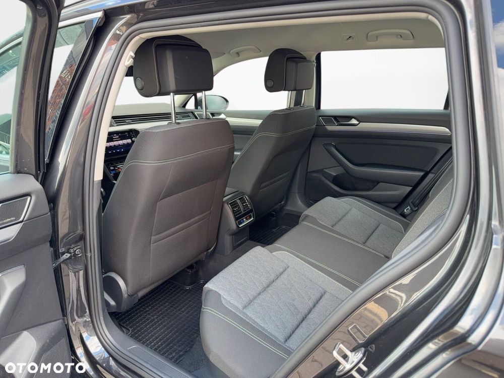 Volkswagen Passat - 36