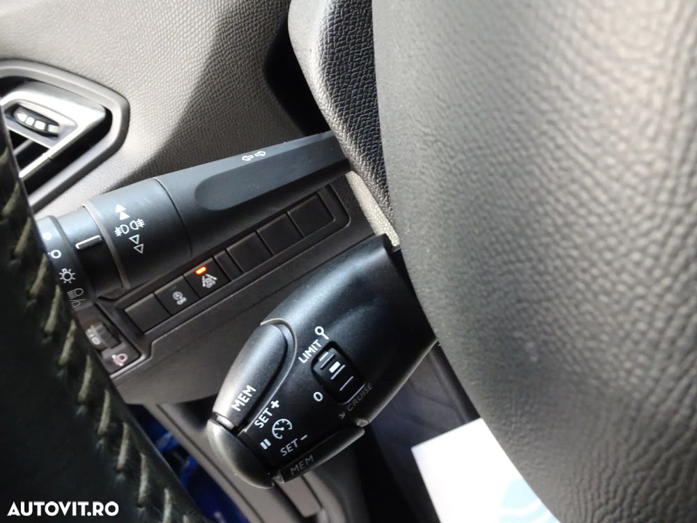 Peugeot 308 1.2 L PureTech Turbo S&S Allure - 25