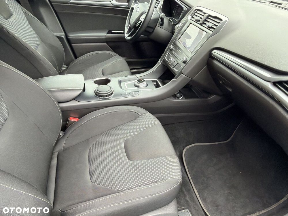 Ford Mondeo - 36