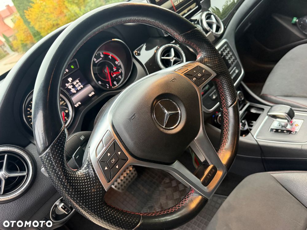 Mercedes-Benz CLA 45 AMG 4Matic 7G-DCT - 23