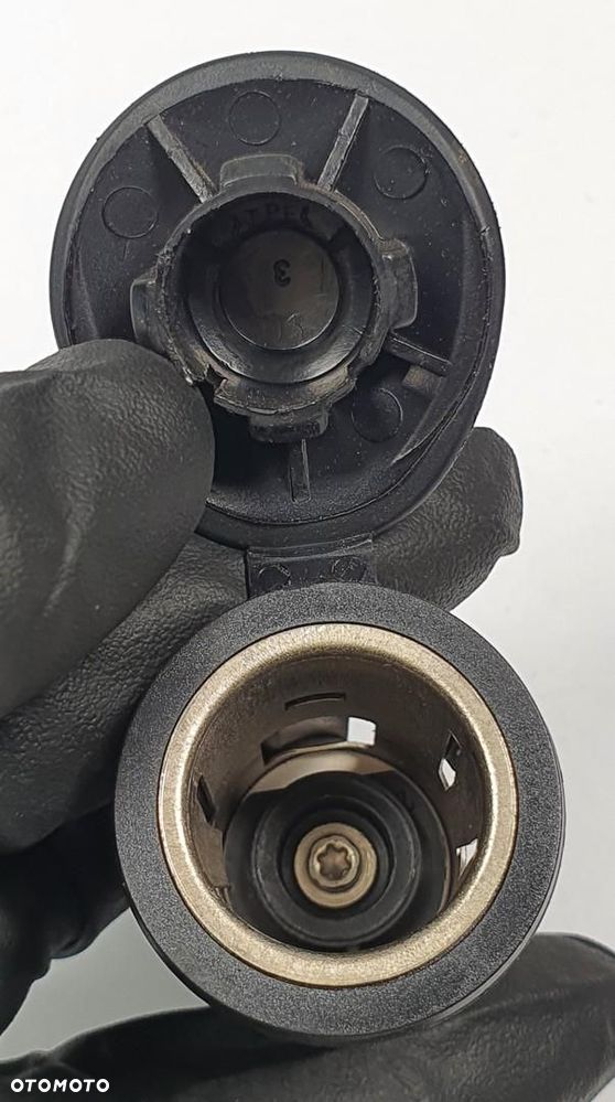 GNIAZDO ZAPALNICZKI 12V TOYOTA AYGO - 3