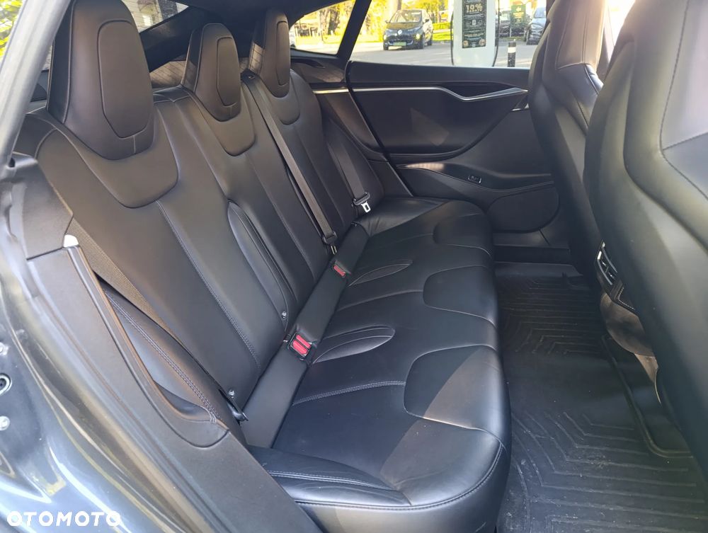 Tesla Model S - 23
