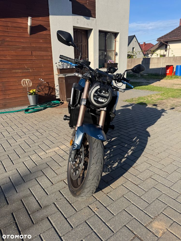 Honda CB - 1