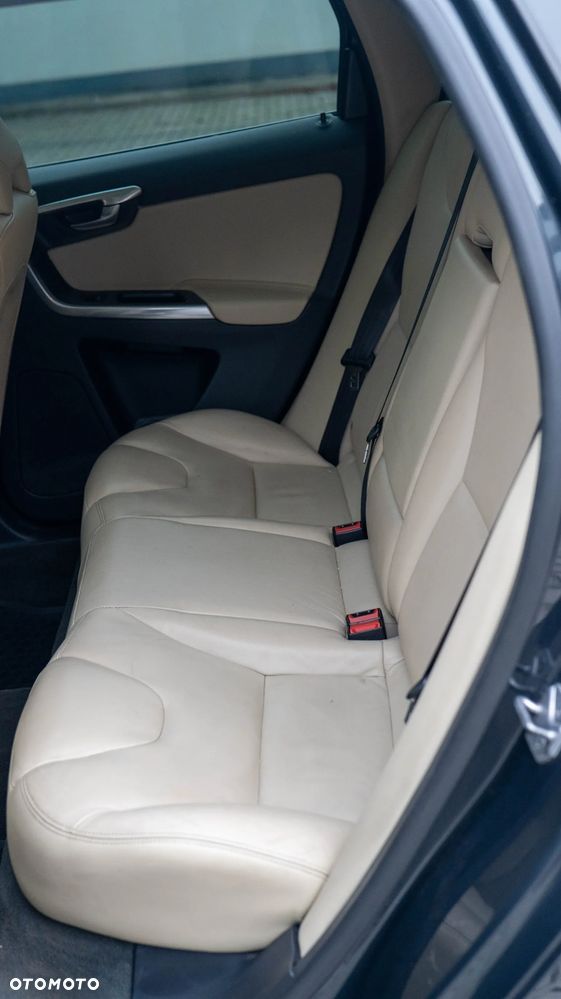 Volvo XC 60 D4 AWD Summum - 8