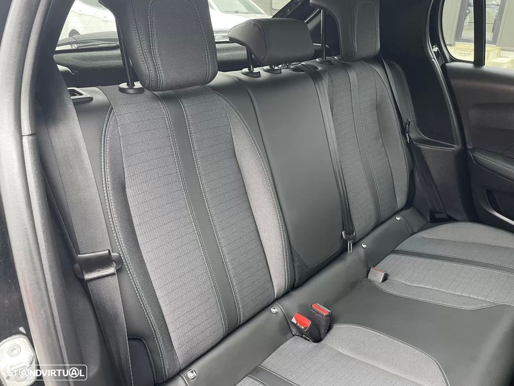 Peugeot 208 1.2 PureTech Allure - 17