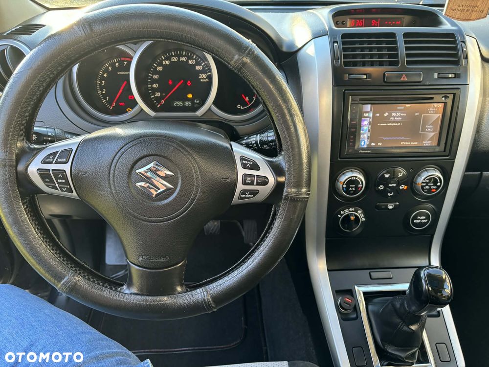 Suzuki Grand Vitara 2.0 Comfort Limited - 17