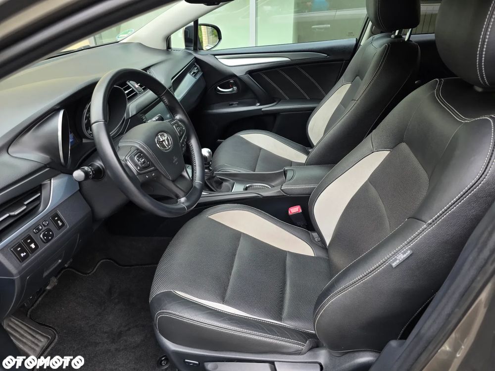 Toyota Avensis 1.8 Prestige - 18