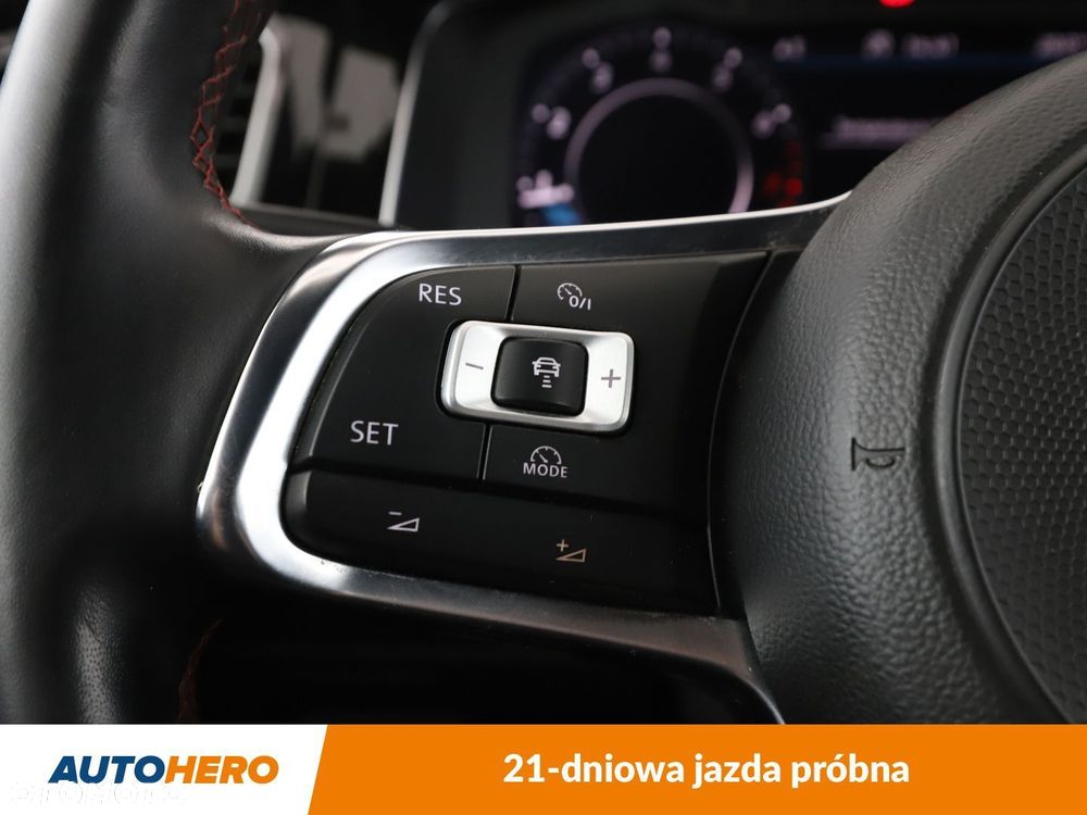 Volkswagen Golf - 30