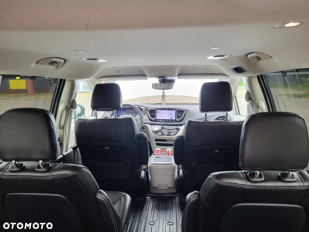 Chrysler Pacifica - 11