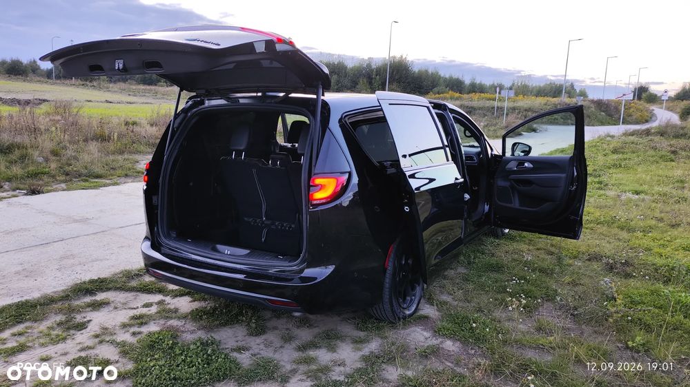 Chrysler Pacifica - 29