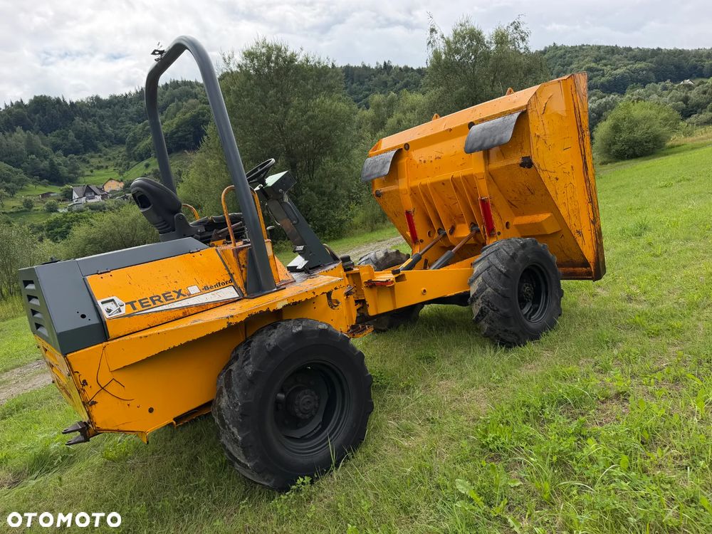 Terex Benford 6003. Wozidło Budowlano-Rolnicze. 6 ton ładowność. 4x4 napęd. Potężna Moc silnika i Hydrauliki. Najlepszy silnik Perkins 90km. Maszyna Kupiona z Norweskiego Gospodarstwa Rolniczego typu Kurniki. Stan Idealny. Zero Luzów i wycieków! Odpala na dotyk. Serwisowane w Dekra Norweska! Hamulce brzytwa. Serwisy w DEKRA. Maszyna Woziła lekkie ładunki. Praktycznie zerowe zużycie. Wielka Okazja. Wszystko w pełnym Oryginale.  Paka jak Nowa zero zużycia przetarć. Okazja!! - 8