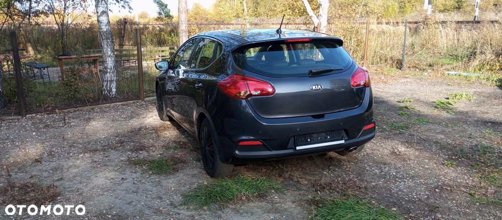 Kia Ceed - 11