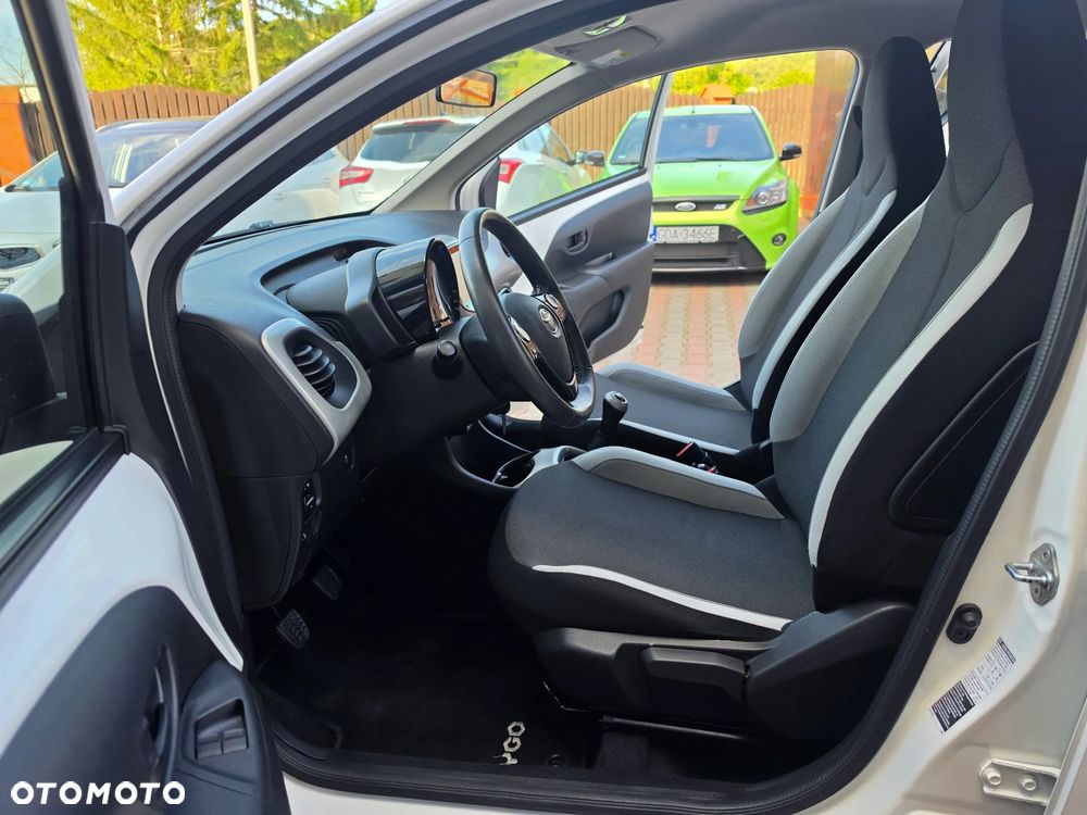 Toyota Aygo x-clusiv - 26