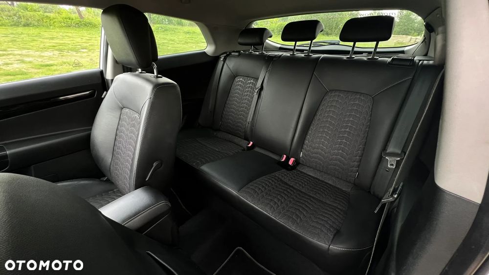 Kia Ceed - 12