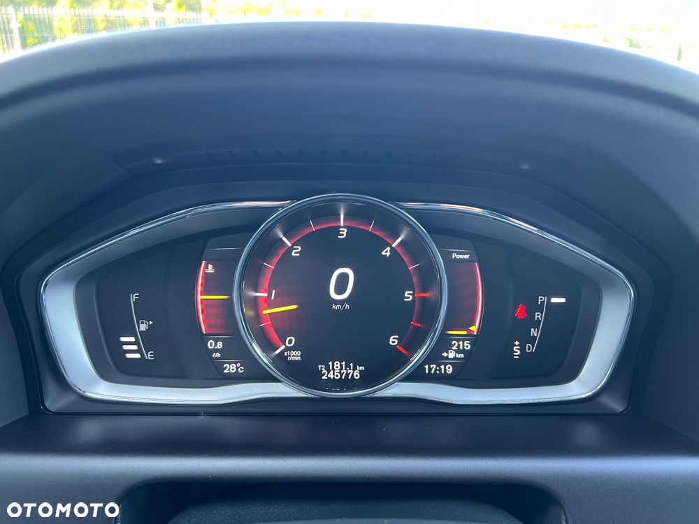 Volvo XC 60 D5 AWD R-Design Momentum - 23