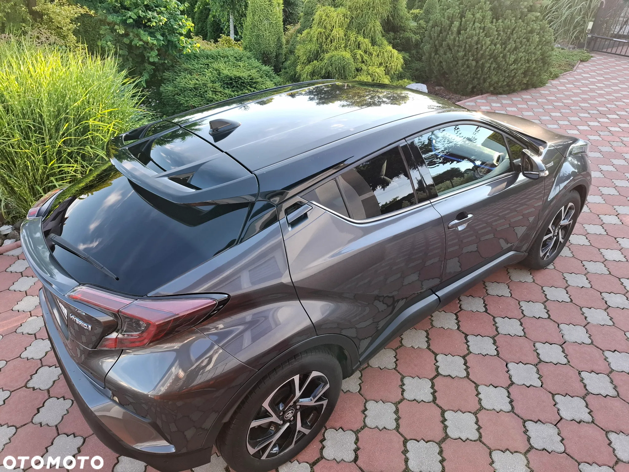 Toyota C-HR 1.8 Hybrid Neon Lime powered by JBL - 23