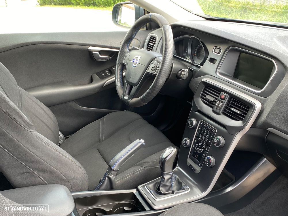Volvo V40 D2 - 11