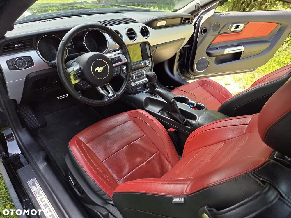 Ford Mustang - 8