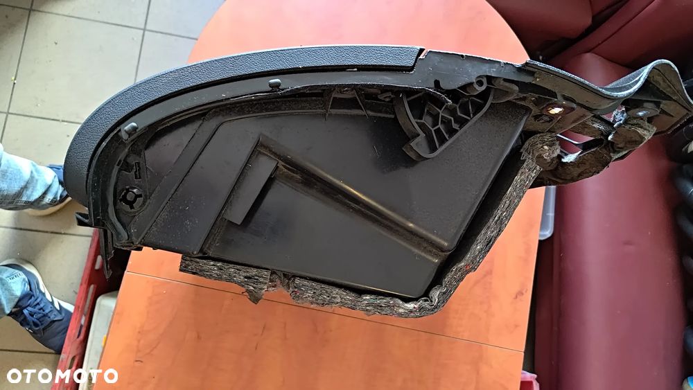 SCHOWEK GŁÓWNY PASAŻERA Audi A3 8P 8P1857035G 4D9 - 5