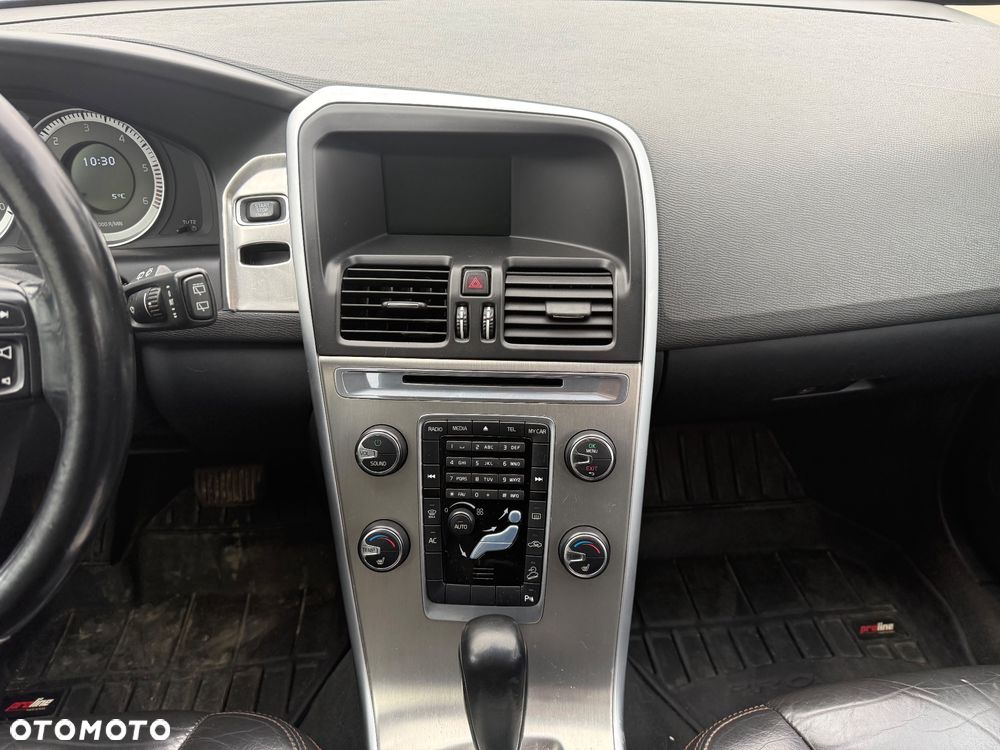 Volvo XC 60 D5 AWD Momentum - 26